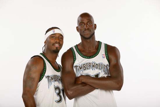 数据背后更 数据背后更